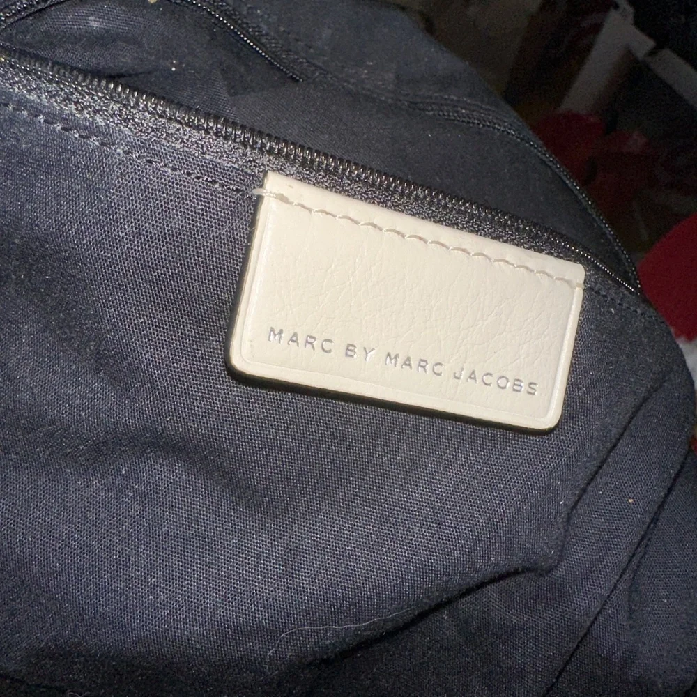 Marc By Marc  Jacobs white  crossbody, CB2418 - Picture 14 of 14